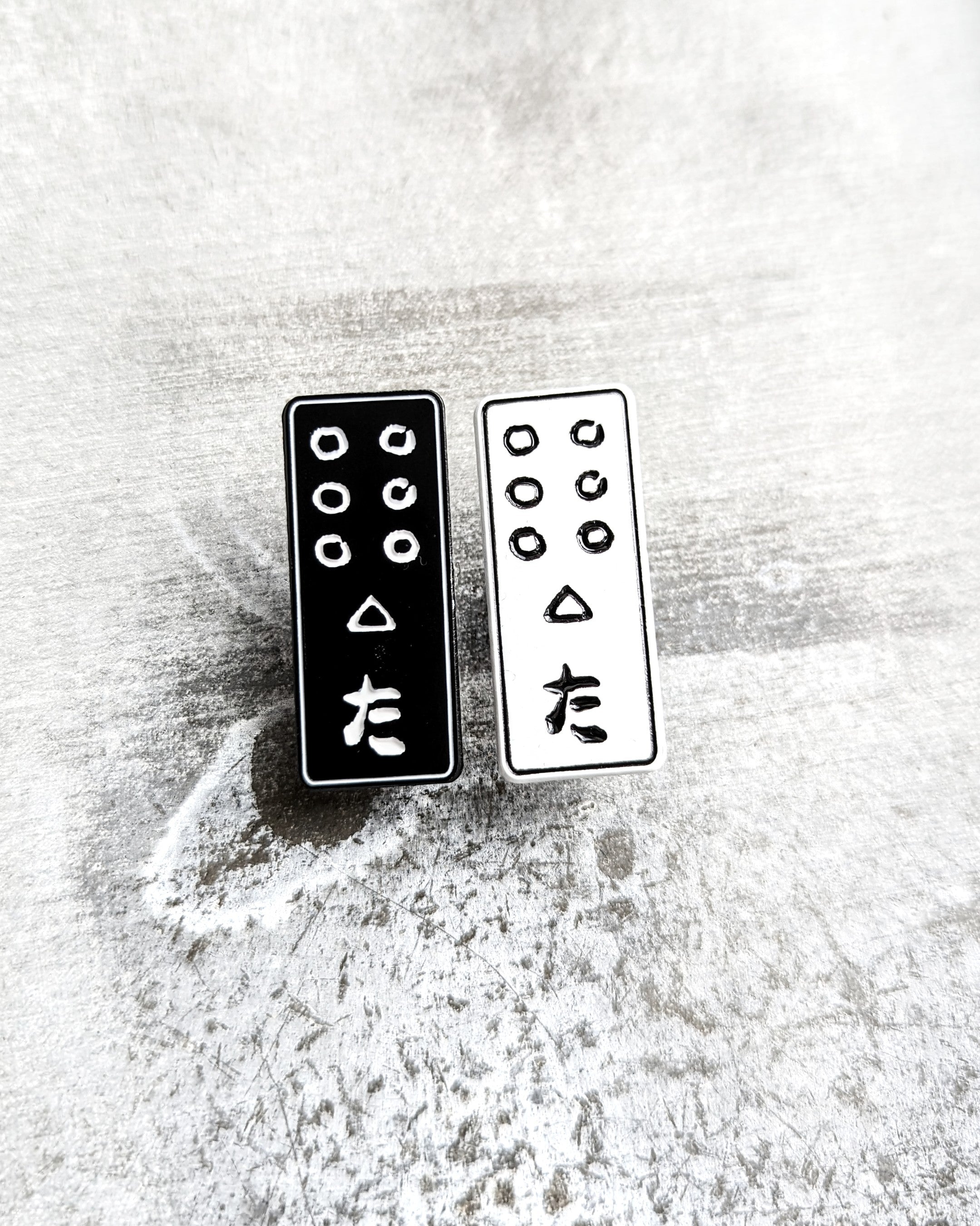 Tanbo Banner Pin