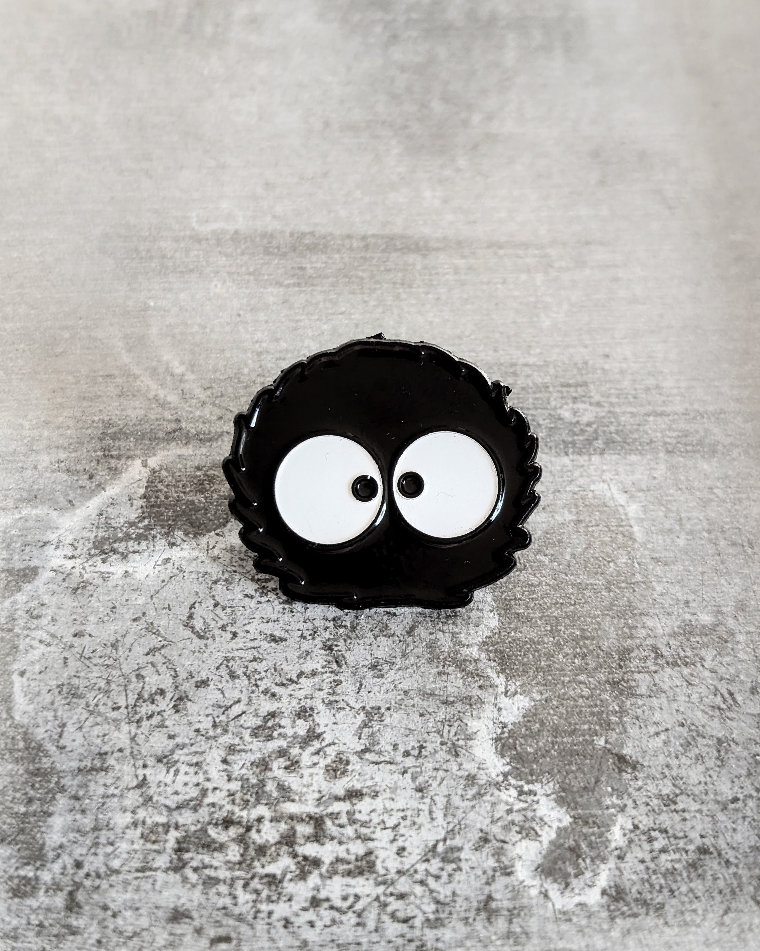 Susuwatari Pin